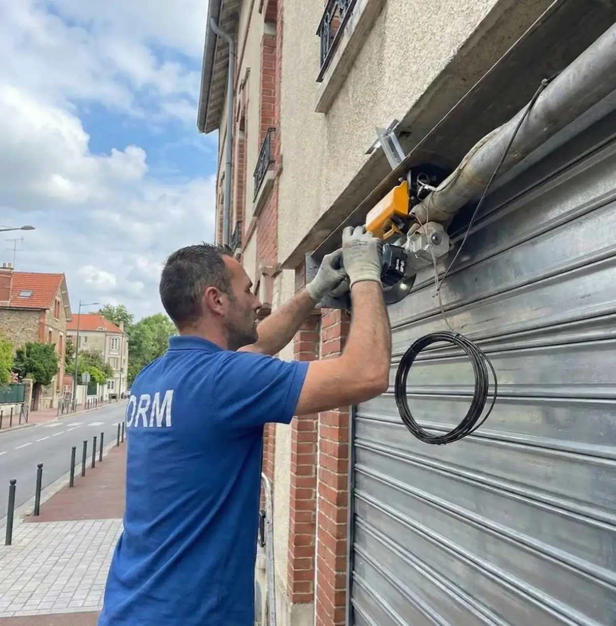 Motorisation rideau métallique commerce centre-ville Évreux